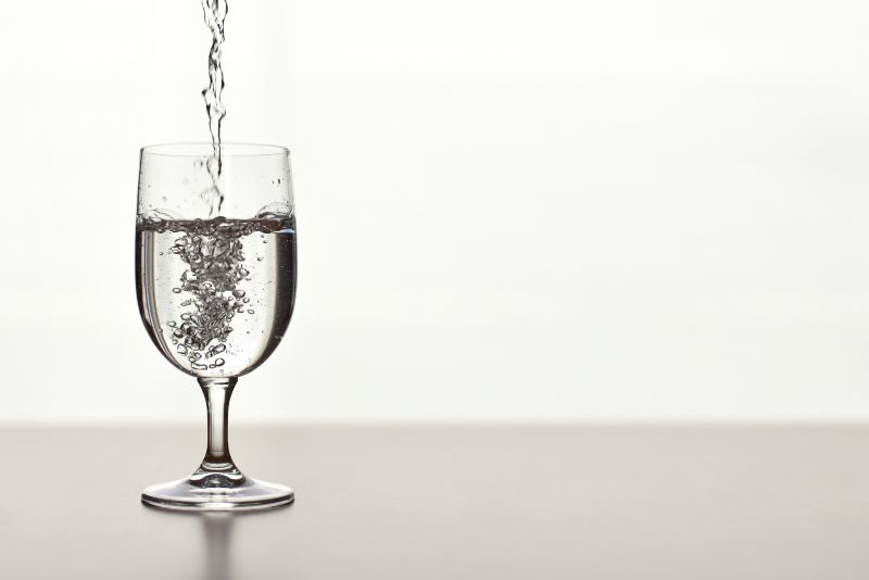 基本的な浄水器、蛇口に取り付けたりして単に浄水するだけでなく電解イオンを発生させたり、ビルトインで家中の生活水を浄水するものなどの紹介をしています。